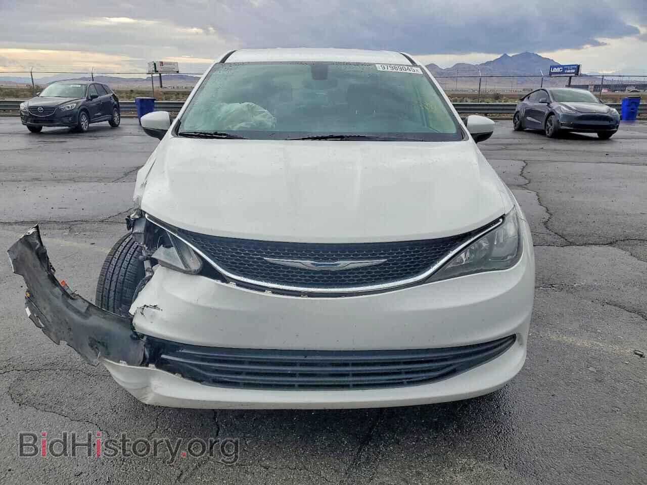 2017 CHRYSLER All Models - VIN: 2C4RC1DG6HR593313 - Фото 5