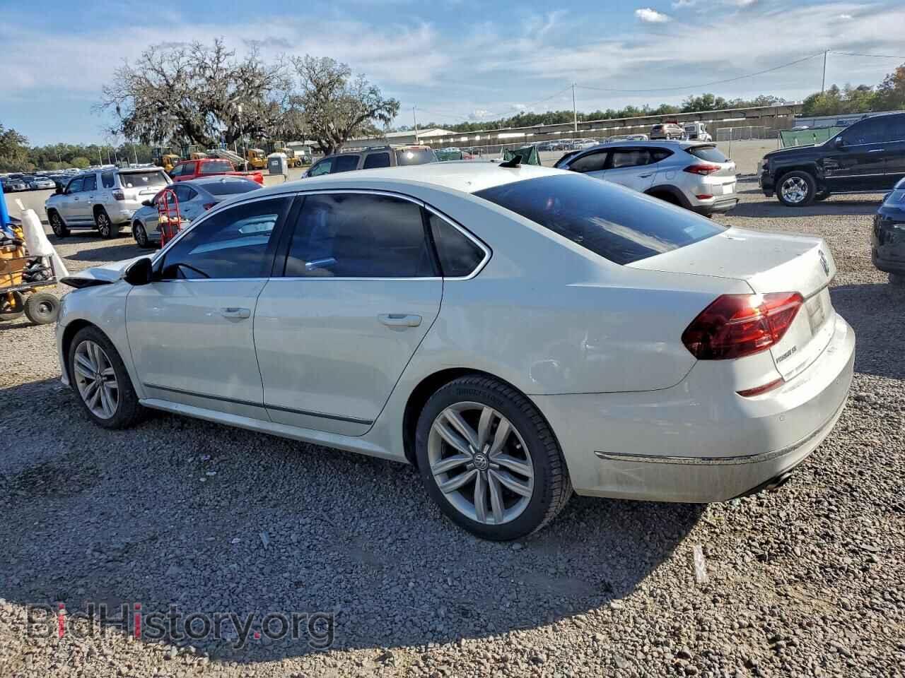 2017 VOLKSWAGEN PASSAT - VIN: 1VWGT7A3XHC058003 - Фото 2
