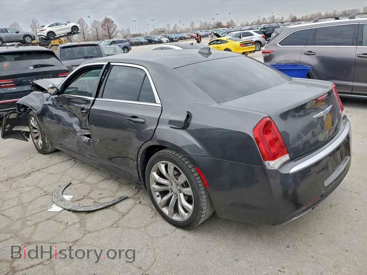2018 CHRYSLER 300 - VIN: 2C3CCAAG1JH265128 - Photo 2