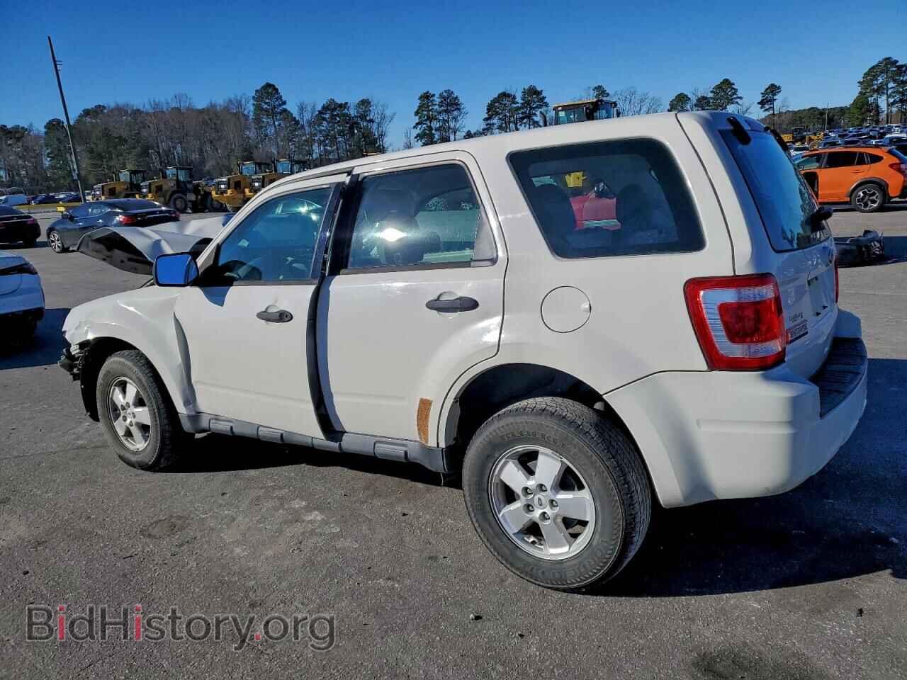 2011 FORD ESCAPE - VIN: 1FMCU0C70BKC59858 - Фото 2