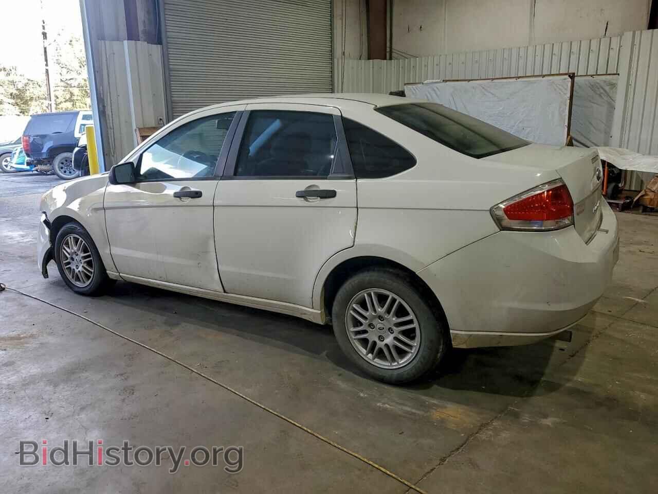 2011 FORD FOCUS - VIN: 1FAHP3FN5BW196560 - Фото 2