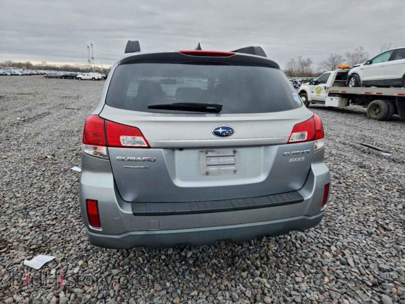 2011 Subaru OUTBACK (VIN 4S4BRBLC3B3414113) — photo 6 of 12