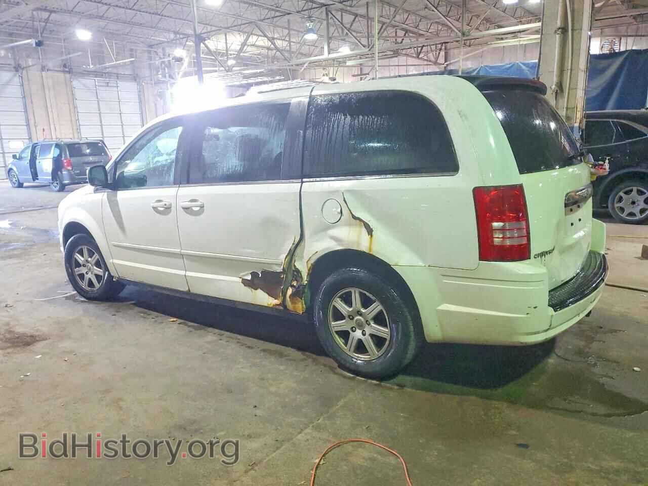 2010 CHRYSLER MINIVAN - VIN: 2A4RR2D18AR398524 - Photo 2