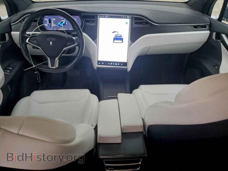 2017 Tesla MODEL X (VIN 5YJXCAE29HF044775) — photo 8 of 12