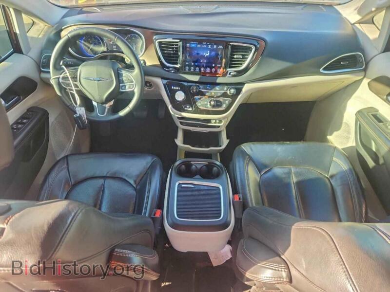 2017 Chrysler PACIFICA (VIN 2C4RC1EGXHR584824) — photo 8 of 13