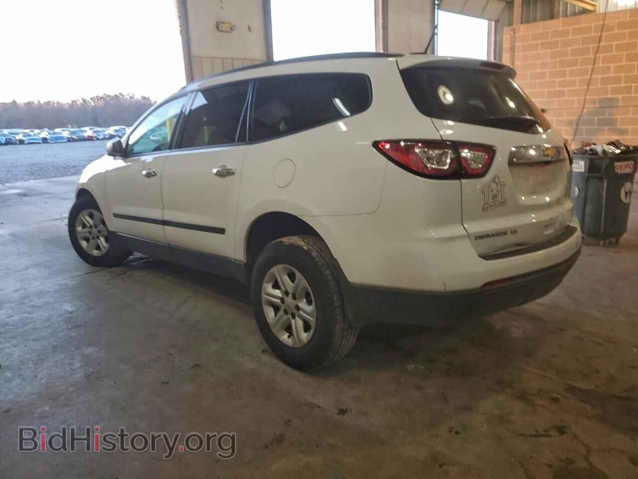 2017 CHEVROLET TRAVERSE - VIN: 1GNKRFKDXHJ103554 - Фото 2