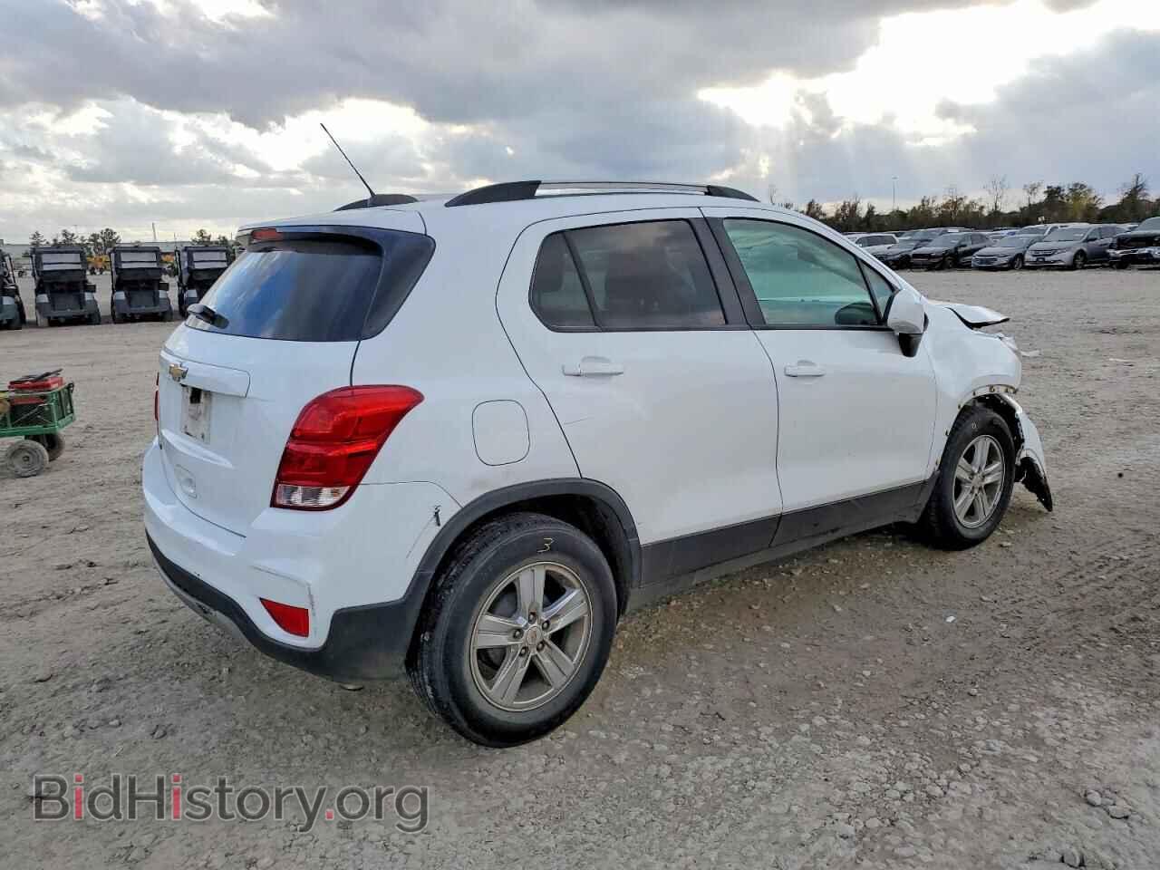 2021 CHEVROLET TRAX - VIN: KL7CJLSB1MB330408 - Фото 3