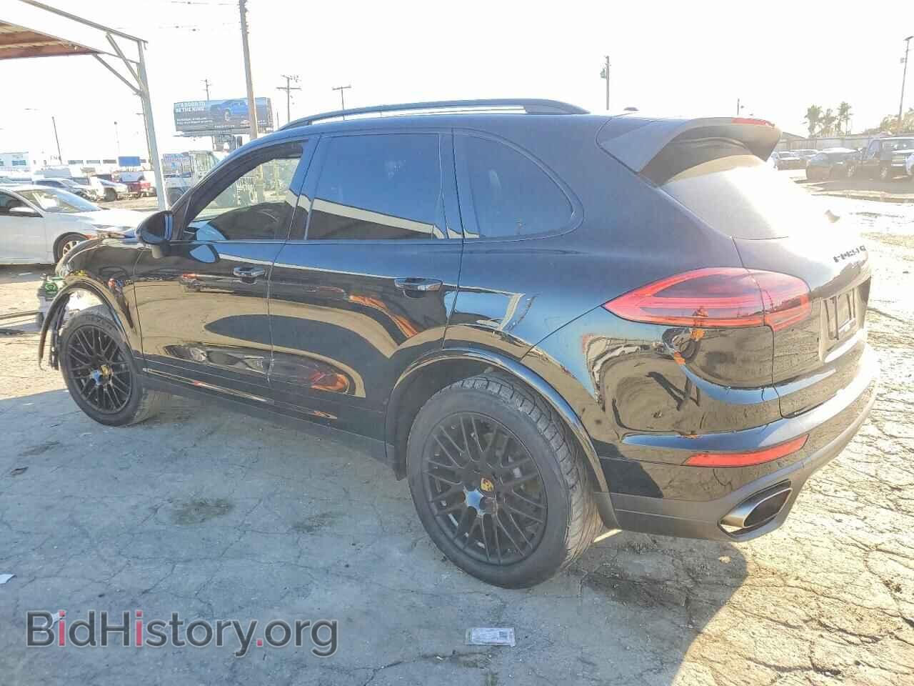2017 PORSCHE CAYENNE - VIN: WP1AA2A20HKA89371 - Photo 2