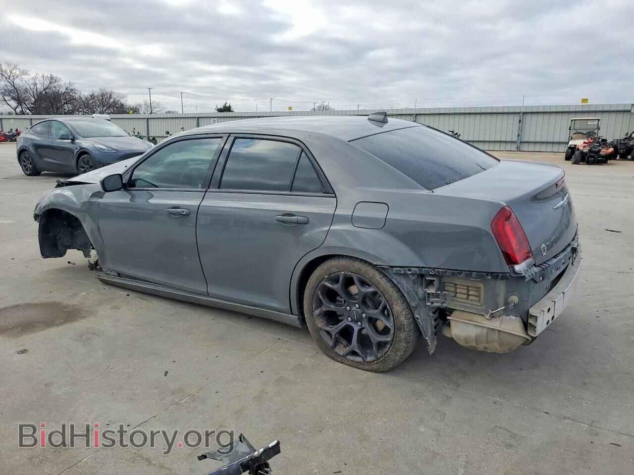 2019 CHRYSLER 300 - VIN: 2C3CCABG3KH515856 - Photo 2