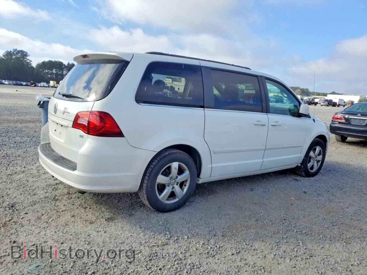2011 VOLKSWAGEN ROUTAN - VIN: 2V4RW3DG8BR691582 - Фото 3
