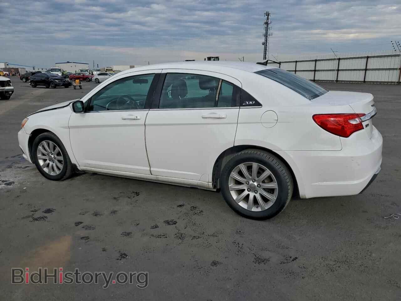 2013 CHRYSLER 200 - VIN: 1C3CCBBGXDN533755 - Фото 2