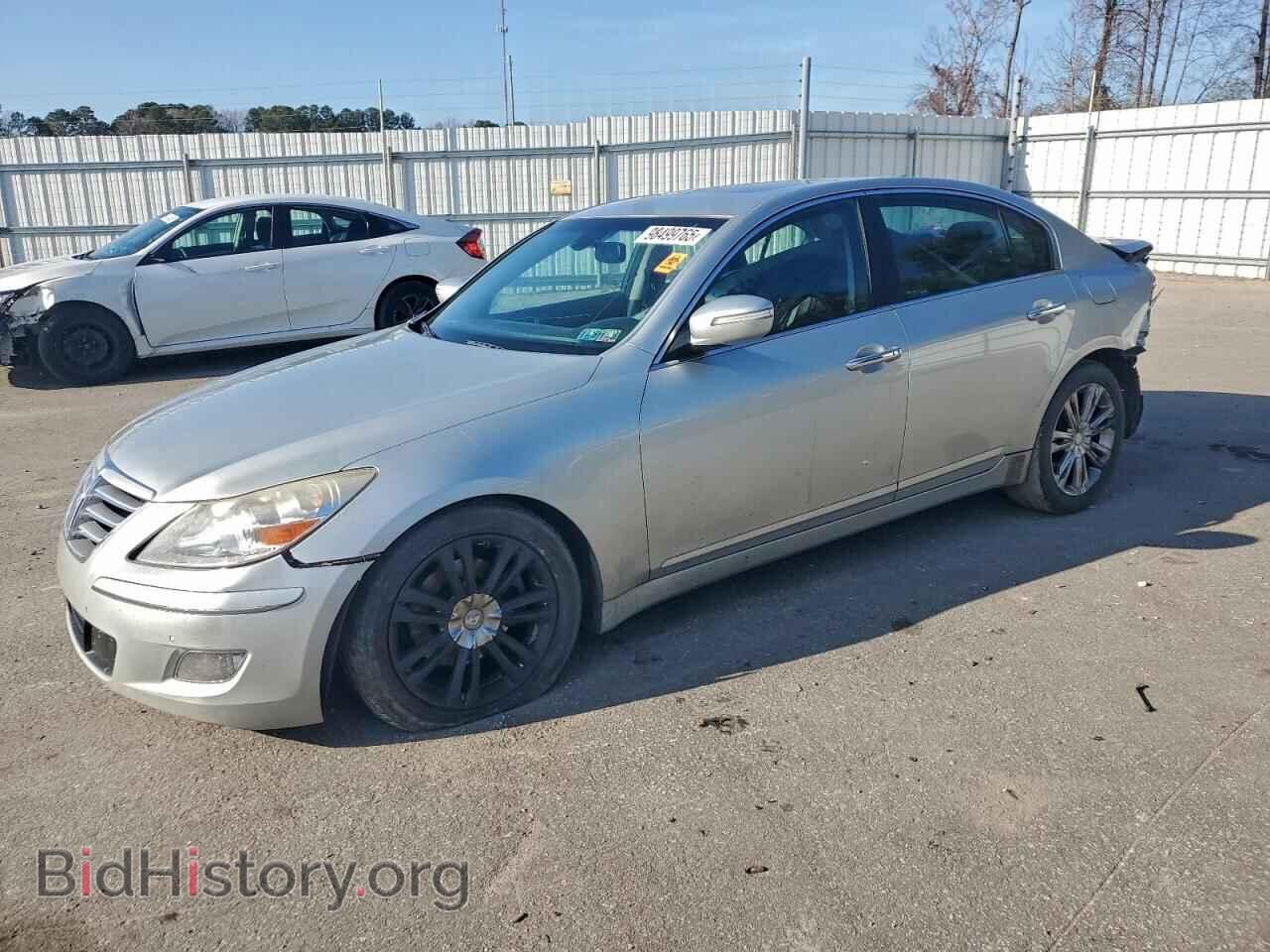 Photo KMHGC4DE6BU122131 - HYUNDAI GENESIS 2011