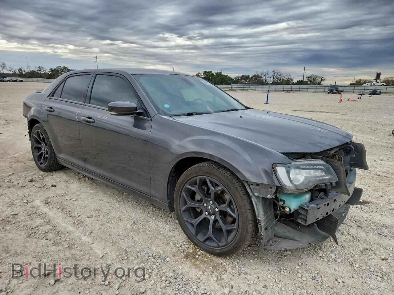 2019 CHRYSLER 300 - VIN: 2C3CCABT4KH568899 - Фото 4