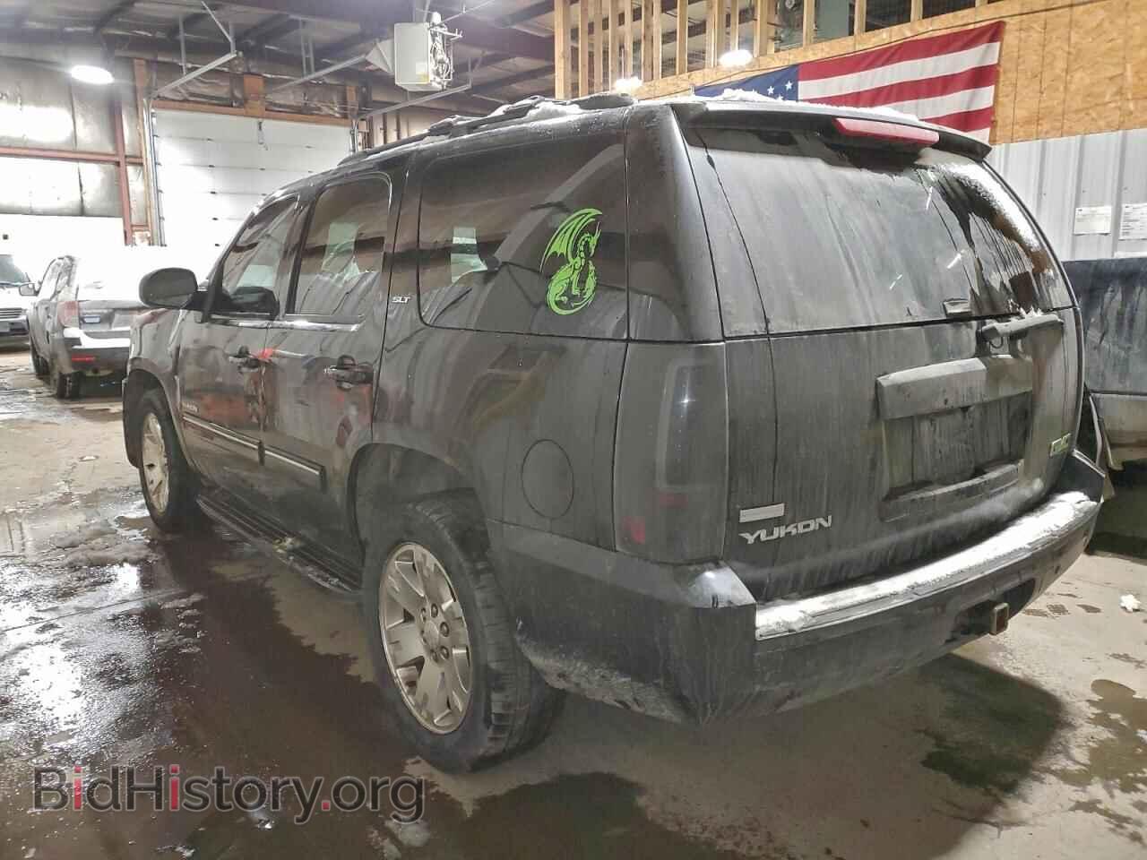 2011 GMC YUKON - VIN: 1GKS2CE09BR107726 - Photo 2