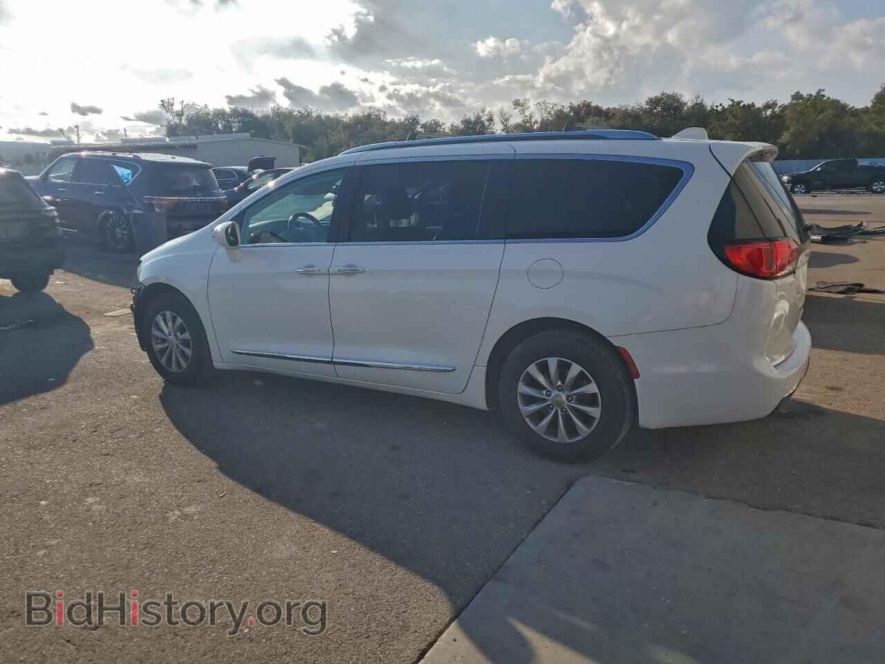 2018 CHRYSLER PACIFICA - VIN: 2C4RC1BG4JR261489 - Фото 2