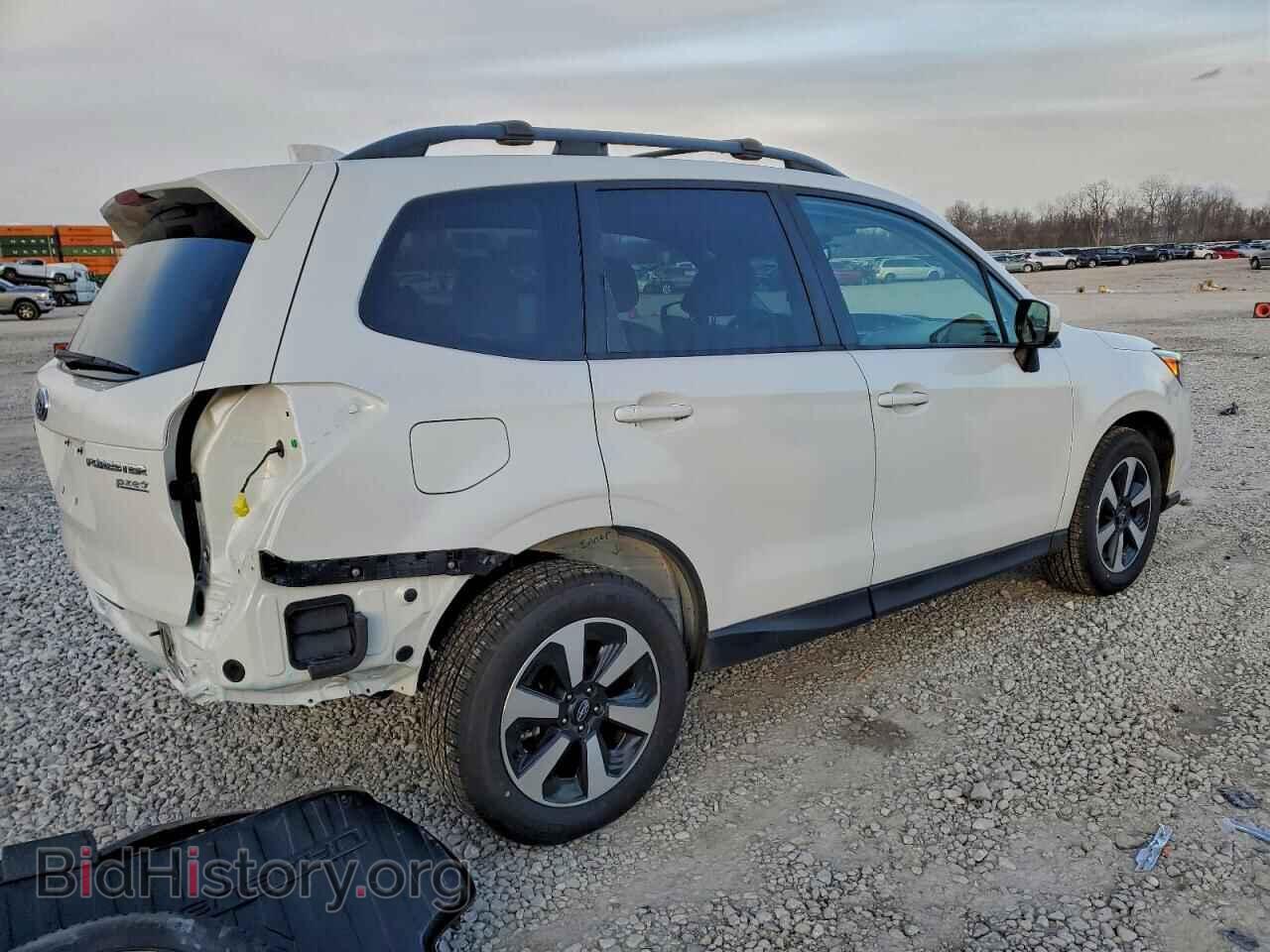 2017 SUBARU FORESTER - VIN: JF2SJAEC0HH530983 - Фото 3