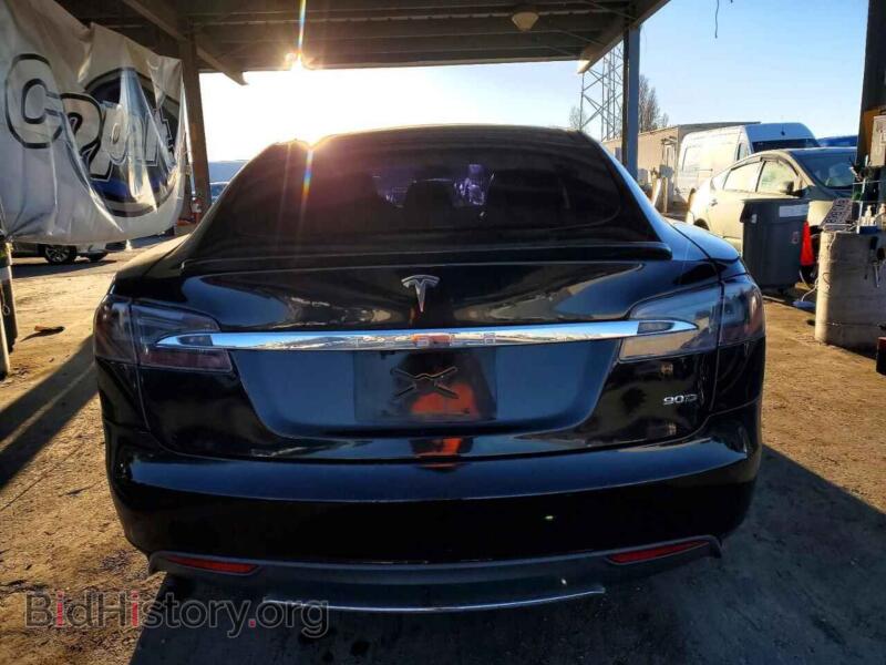 2016 Tesla MODEL S (VIN 5YJSA1E26GF130558) — фото 6 из 14