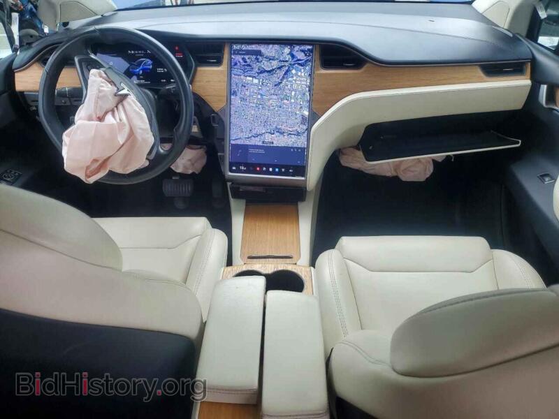2019 Tesla MODEL X (VIN 5YJXCAE28KF184856) — фото 8 из 12