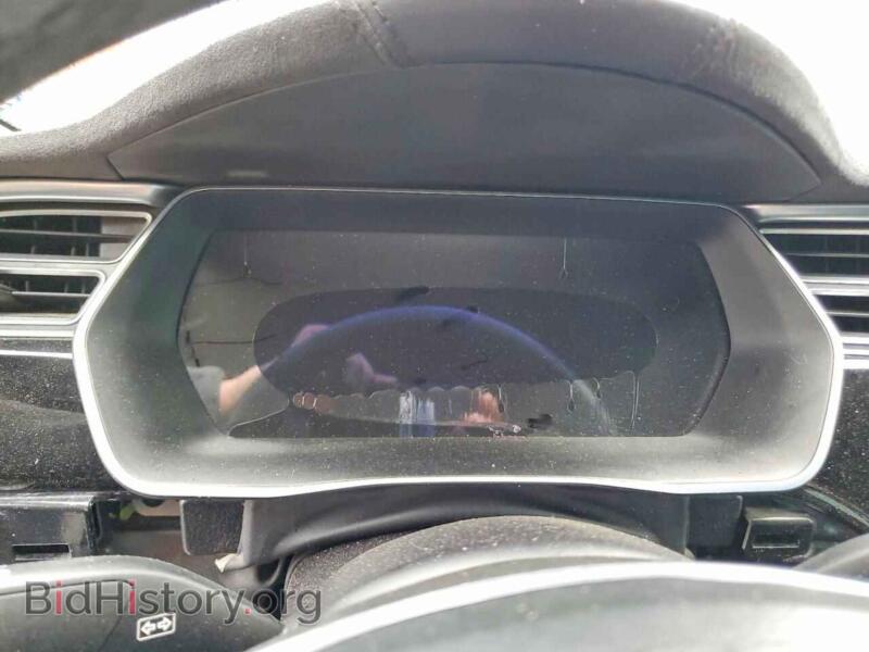 2016 Tesla MODEL S (VIN 5YJSA1E11GF130684) — photo 9 of 14