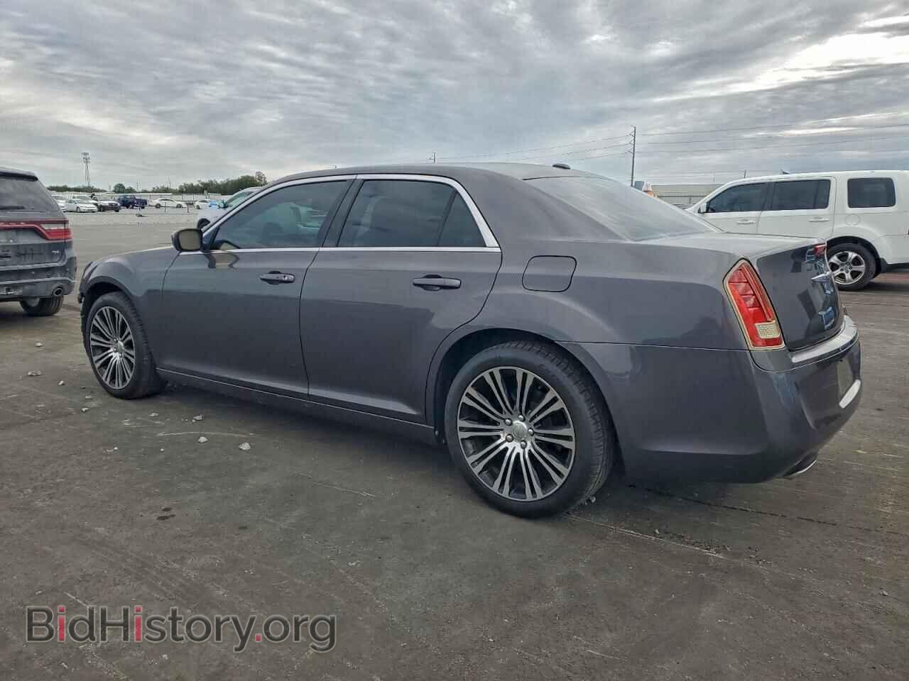 2013 CHRYSLER 300 - VIN: 2C3CCABG9DH707981 - Фото 2