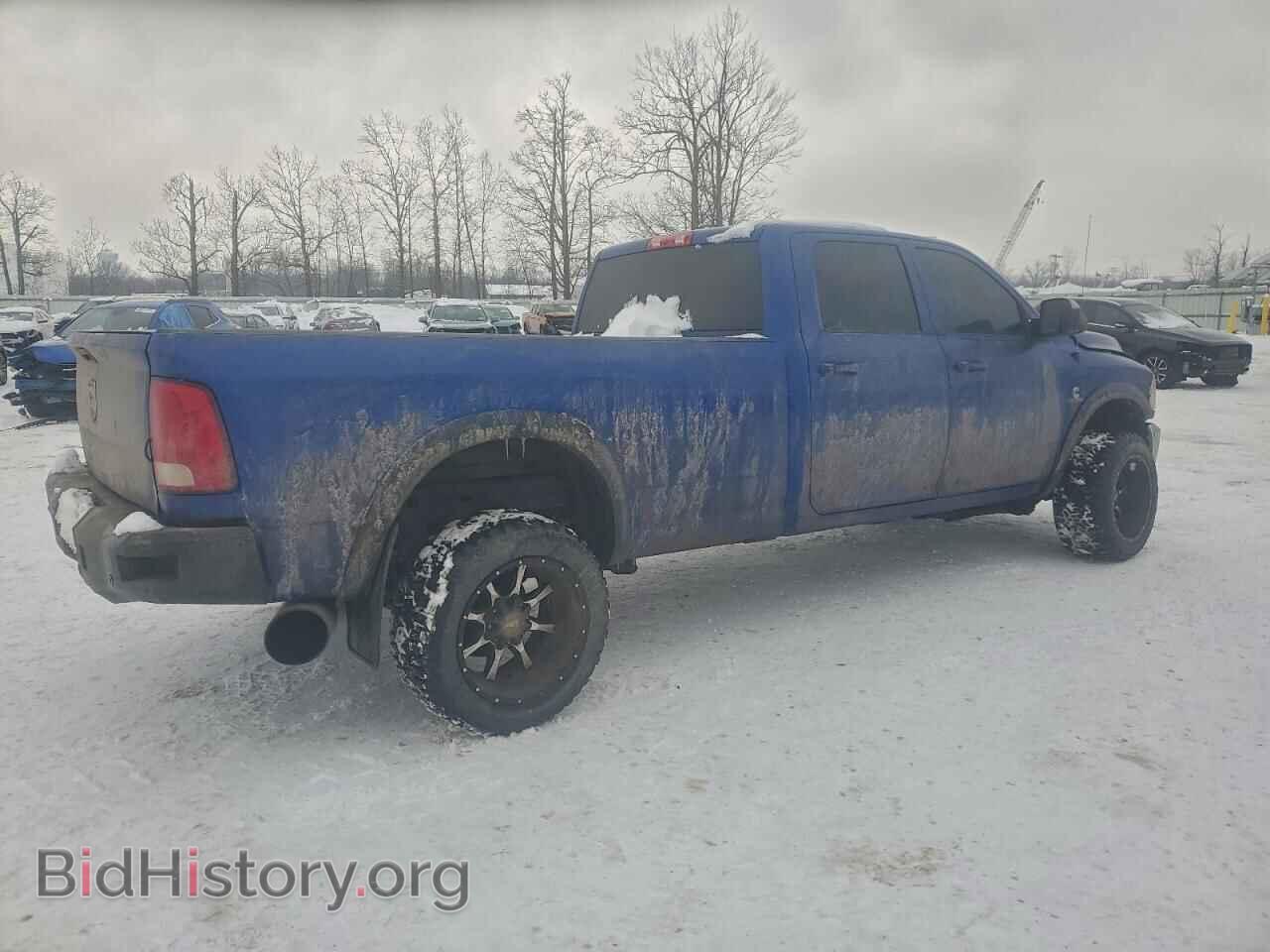 2018 RAM All Models - VIN: 3C6UR5HL4JG189372 - Photo 3