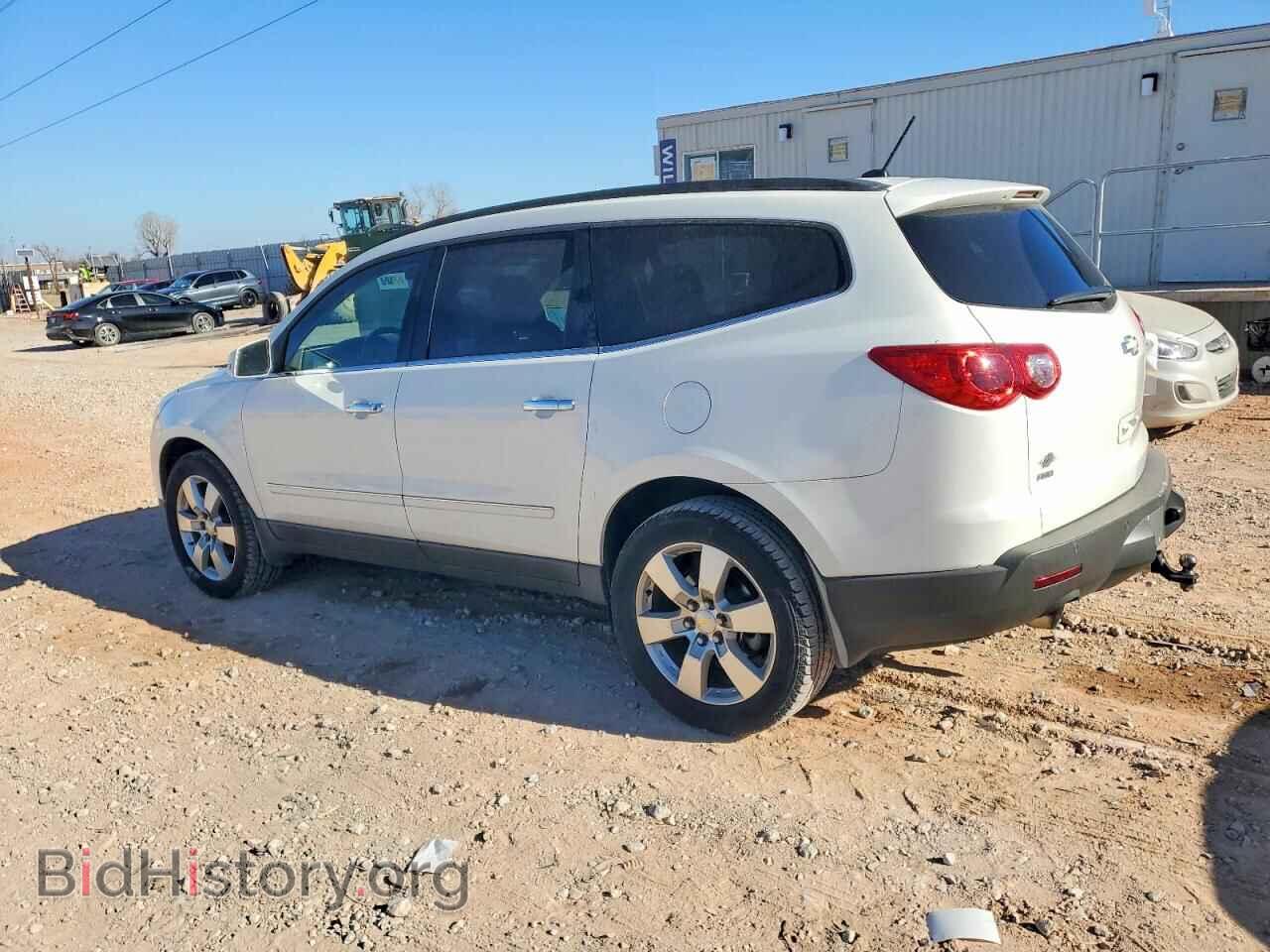 2012 CHEVROLET TRAVERSE - VIN: 1GNKVLED5CJ394401 - Фото 2