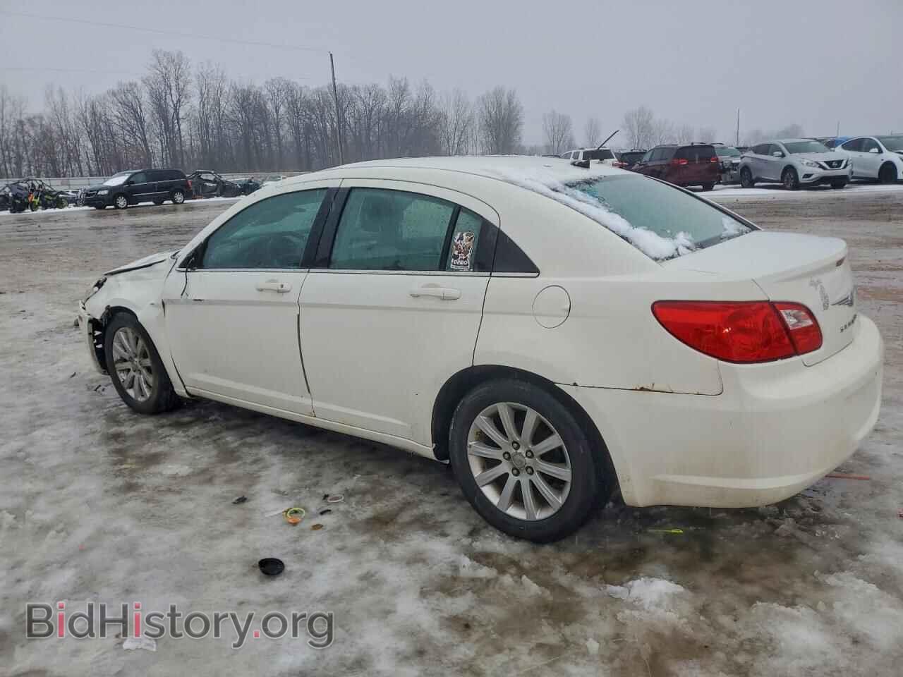 2010 CHRYSLER SEBRING - VIN: 1C3CC5FB6AN233934 - Фото 2