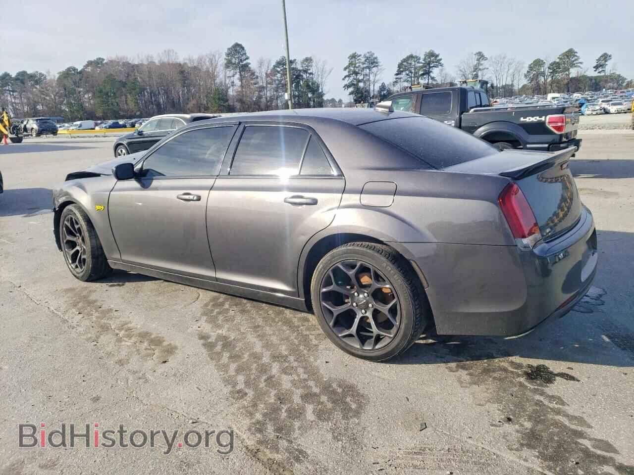 2019 CHRYSLER 300 - VIN: 2C3CCABG9KH628680 - Фото 2