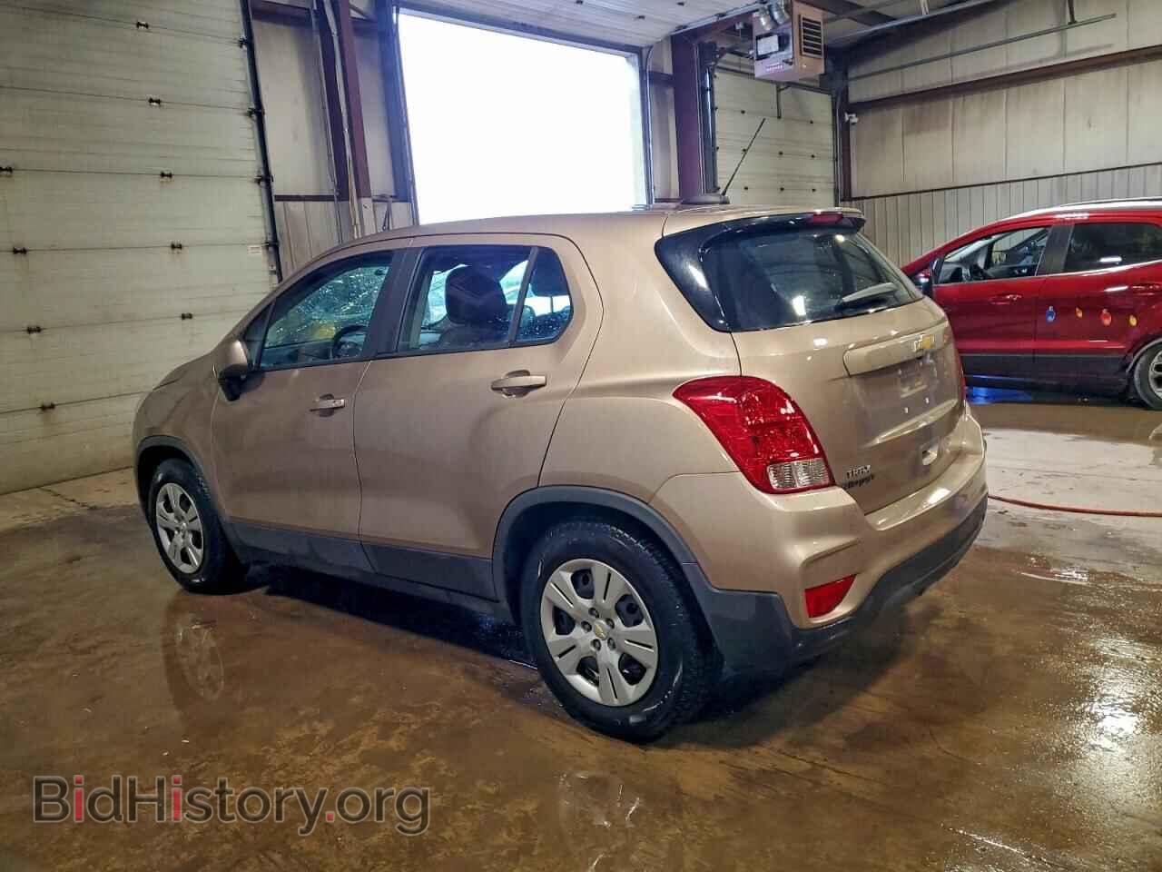 2018 CHEVROLET TRAX - VIN: 3GNCJKSB3JL290511 - Фото 2