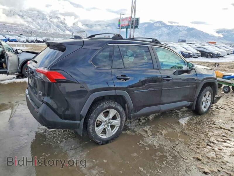 2021 Toyota RAV4 (VIN 2T3P1RFV7MC206017) — photo 3 of 12