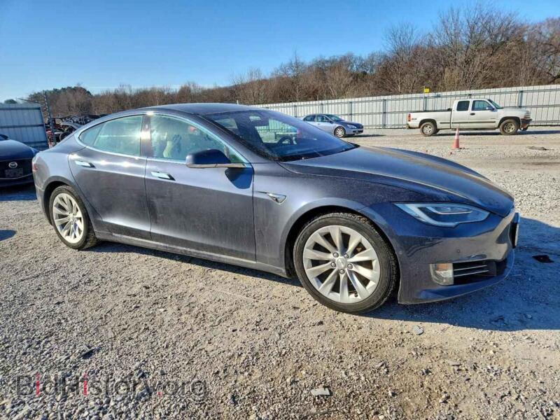2016 Tesla MODEL S (VIN 5YJSA1E28GF170270) — фото 4 из 12