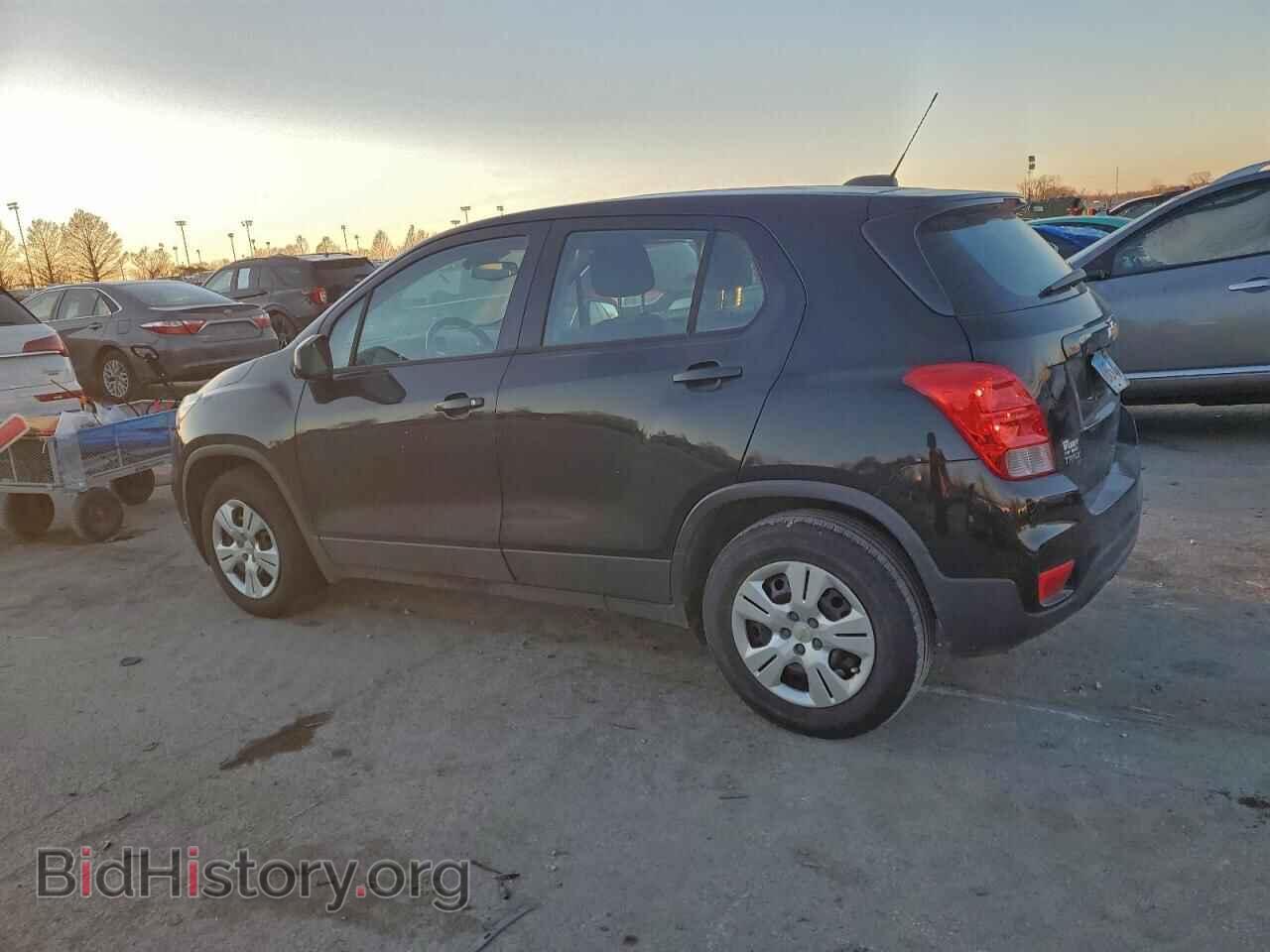 2018 CHEVROLET TRAX - VIN: 3GNCJKSB5JL416397 - Фото 2