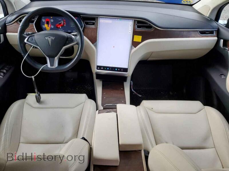 2017 Tesla MODEL X (VIN 5YJXCDE22HF068367) — фото 8 из 12