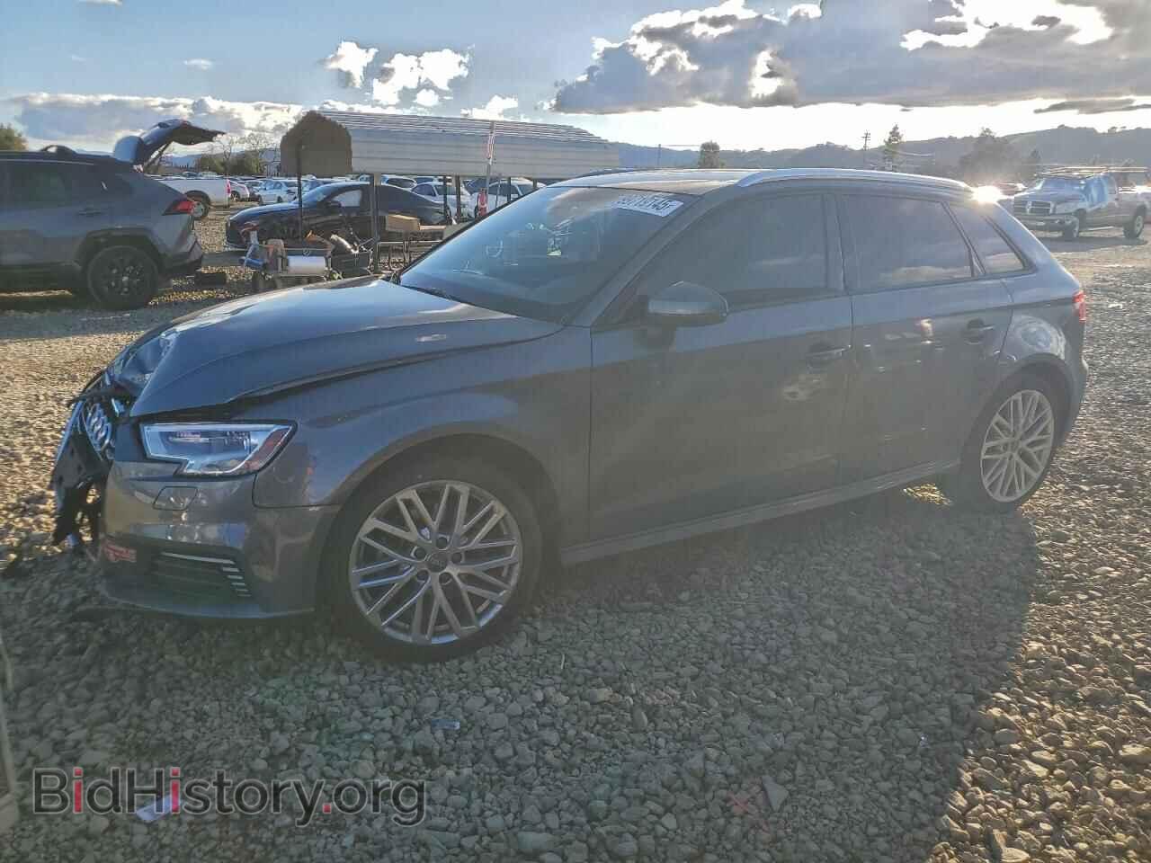 Фотография WAUUPBFF2JA113185 - AUDI A3 2018