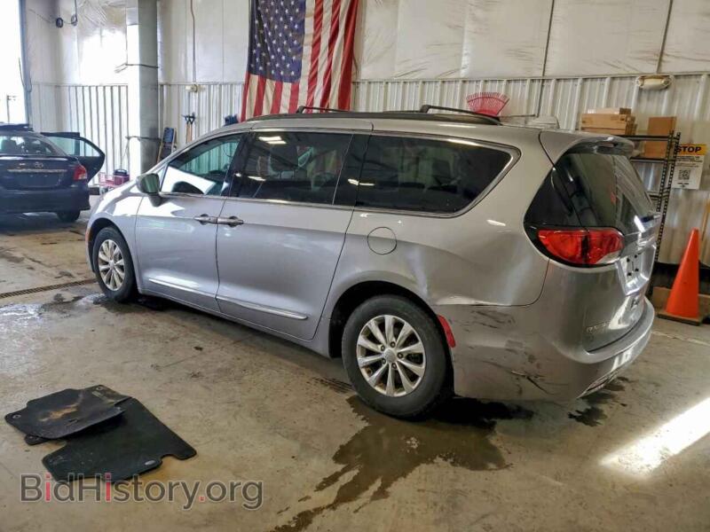 2017 Chrysler PACIFICA (VIN 2C4RC1BG2HR538666) — photo 2 of 13