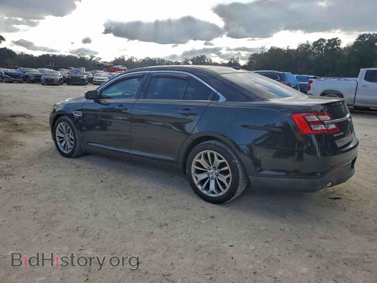 2013 FORD TAURUS - VIN: 1FAHP2F82DG121820 - Фото 2