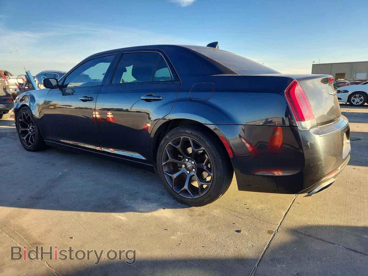 2019 CHRYSLER 300 - VIN: 2C3CCAAG7KH679161 - Фото 2