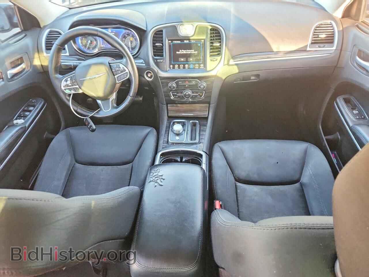 2019 CHRYSLER 300 - VIN: 2C3CCAAG7KH679161 - Фото 8