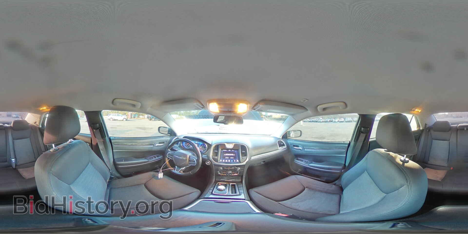 2019 CHRYSLER 300 - VIN: 2C3CCAAG8KH612245 - Фото 14