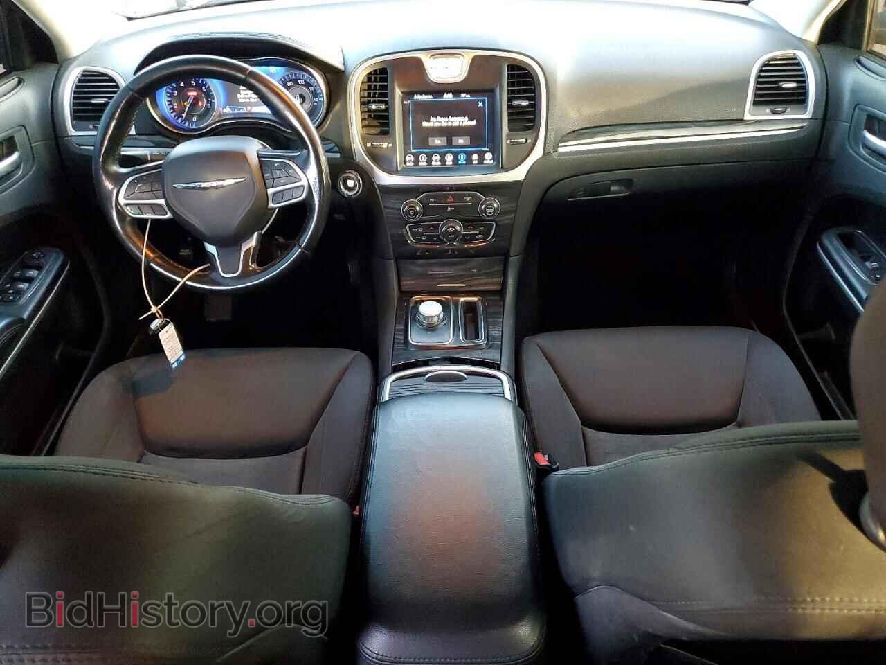 2019 CHRYSLER 300 - VIN: 2C3CCAAG8KH612245 - Фото 8