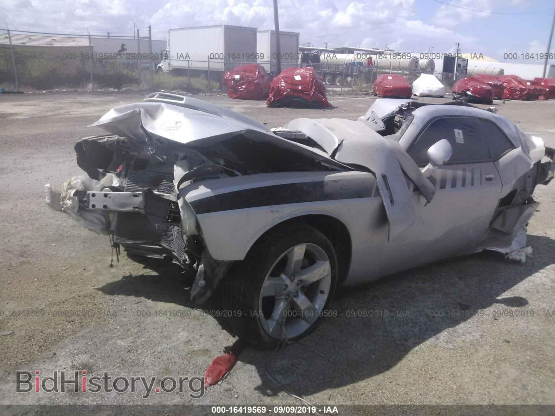 2010 Dodge Challenger - VIN: 2B3CJ5DT1AH246274 - Фото 2