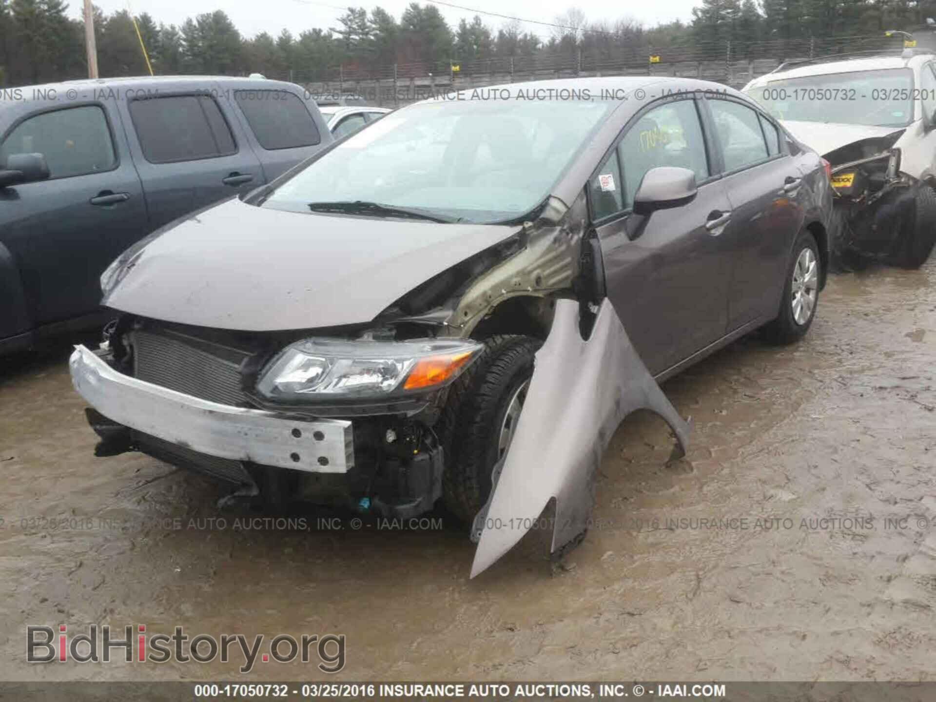 2012 Honda CIVIC (VIN 2HGFB2F53CH528281) — photo 2 of 10