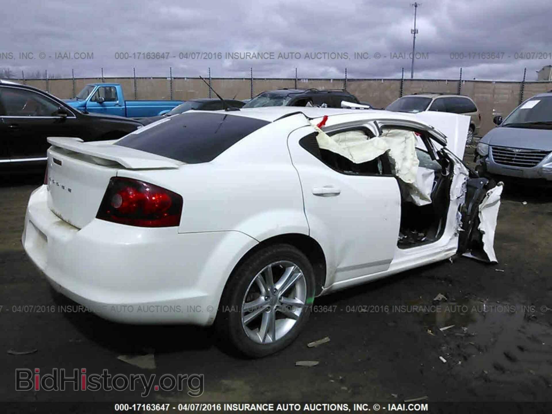 2011 Dodge Avenger - VIN: 1B3BD1FGXBN512220 - Фото 4