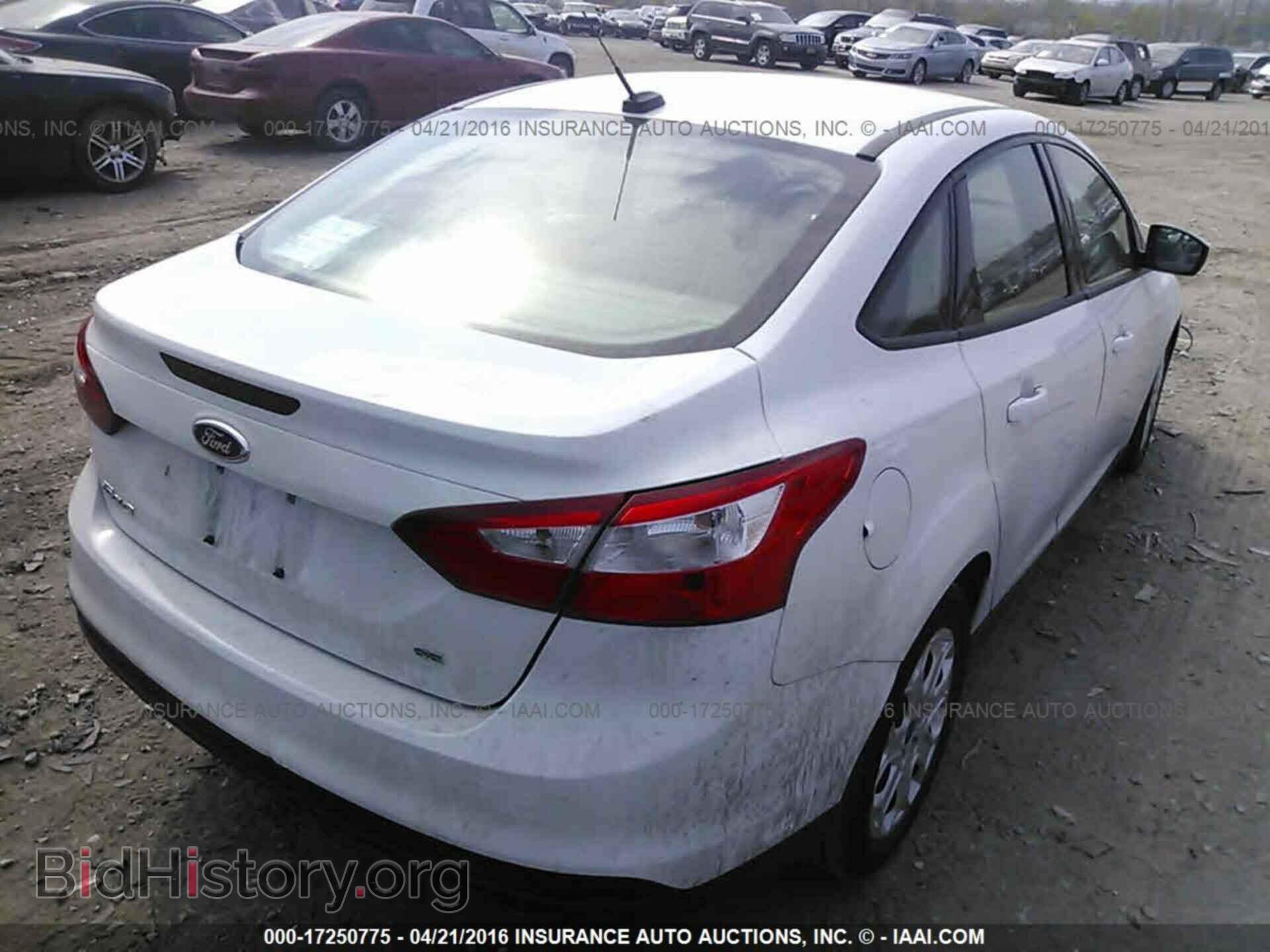 2012 Ford Focus - VIN: 1FAHP3F2XCL411374 - Photo 4