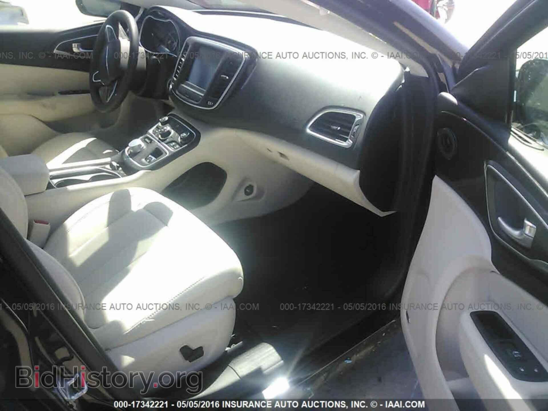 2016 Chrysler 200 - VIN: 1C3CCCCB8GN101758 - Photo 5