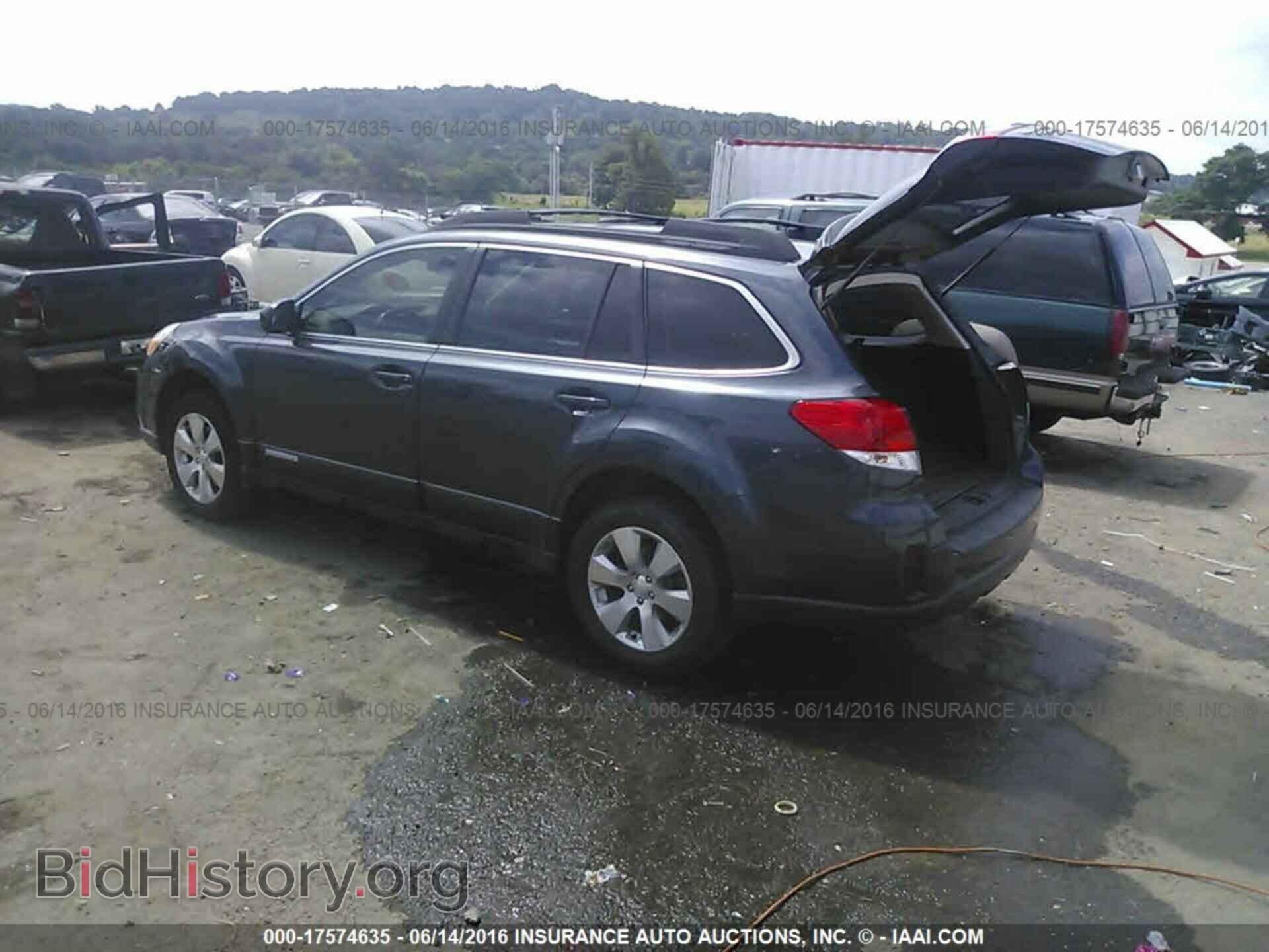 2011 Subaru Outback - VIN: 4S4BREHC8B2394585 - Фото 3