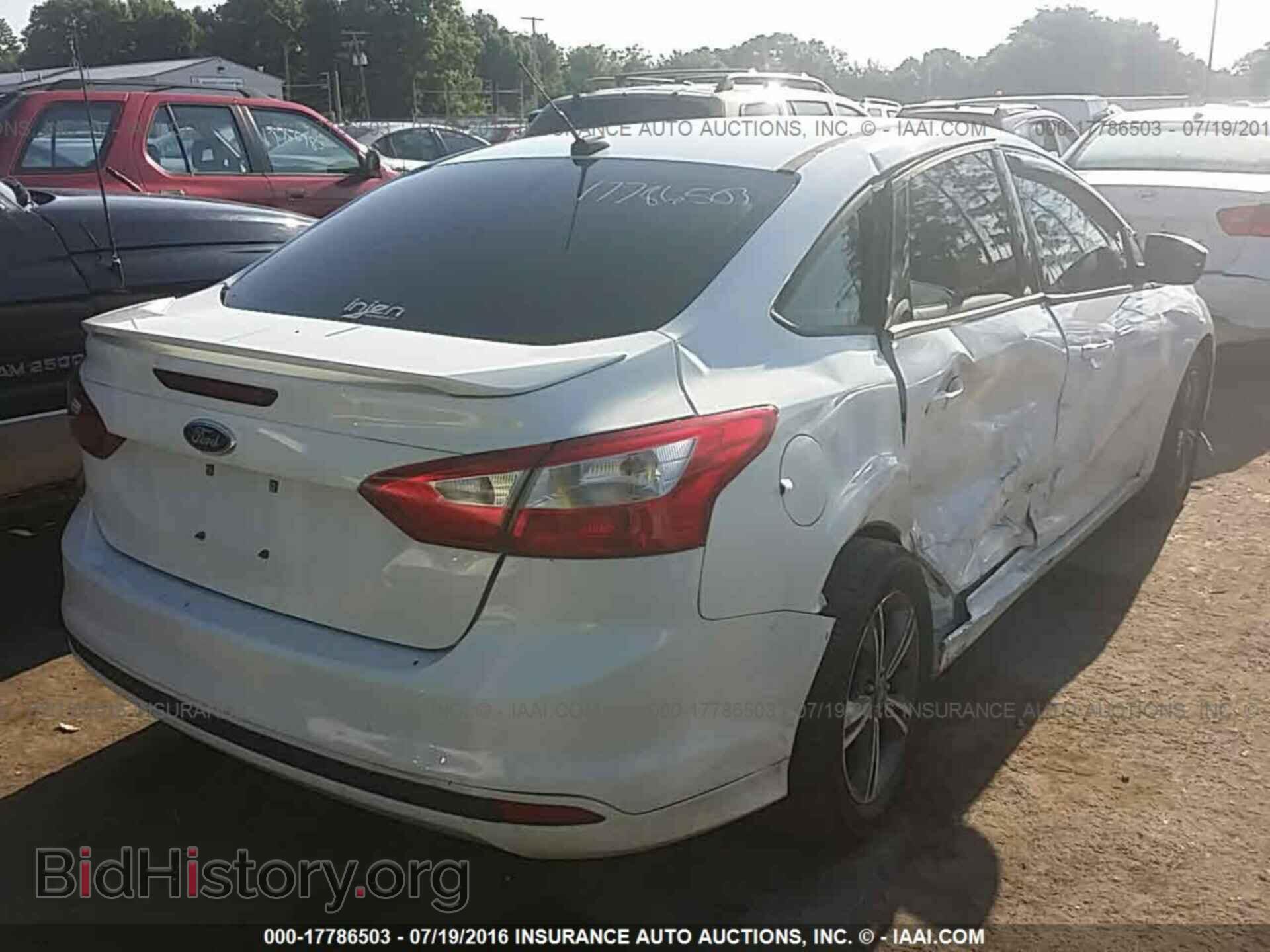 2012 Ford Focus - VIN: 1FAHP3F23CL319989 - Photo 4