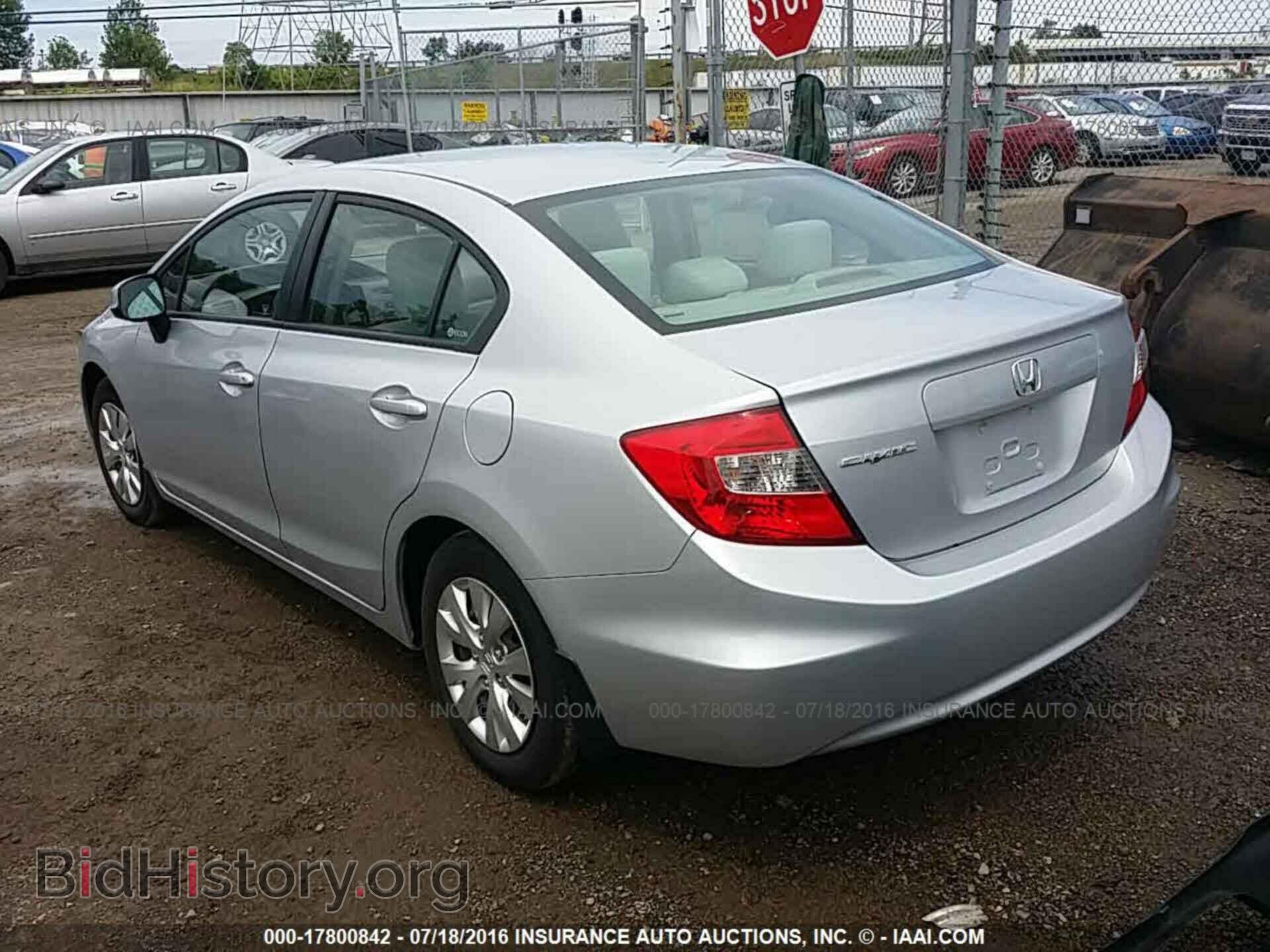 2012 Honda Civic - VIN: 2HGFB2F58CH575631 - Photo 3