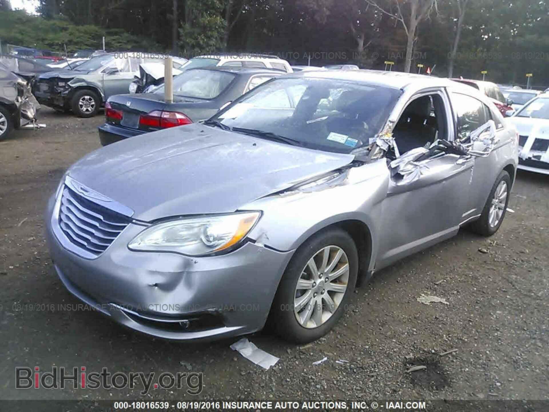 2014 Chrysler 200 - VIN: 1C3CCBCG5EN180051 - Photo 2