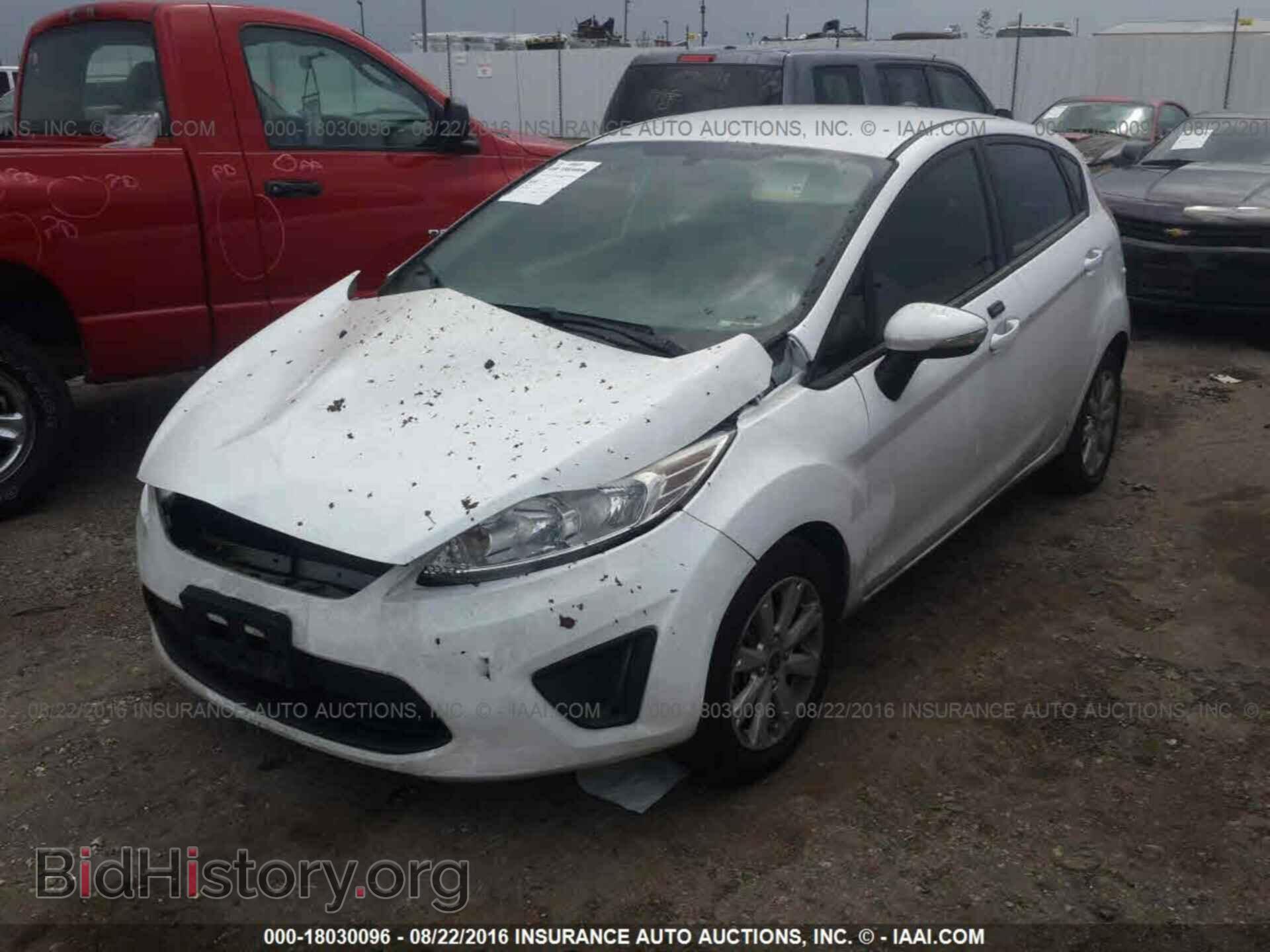 2013 Ford Fiesta - VIN: 3FADP4EJ1DM220083 - Photo 2